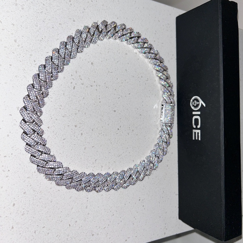 VVS chain for sale! 
Price negotiable but for serious buyers only!